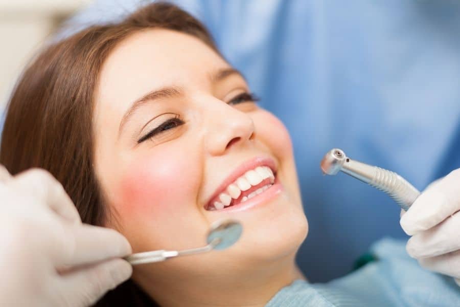 Diş İmplant Uygulamasının Avantajları Nelerdir?